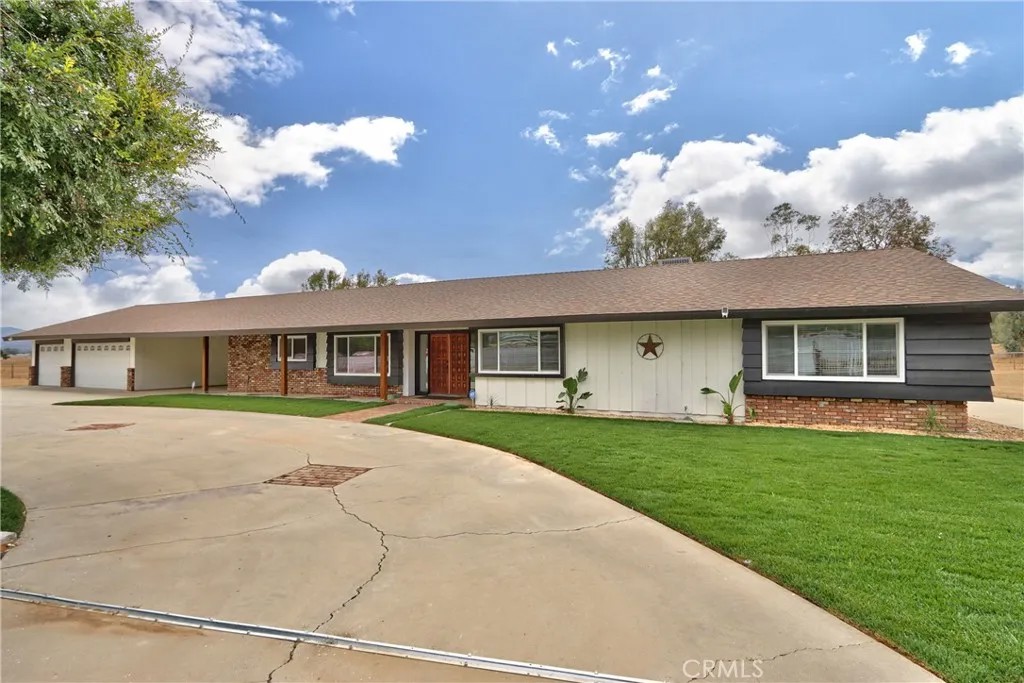 6905 W Devonshire