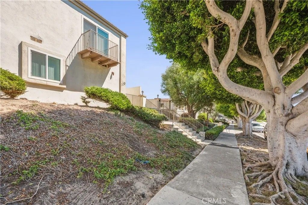 Photo of 120 S Francisca Avenue #18, Redondo Beach, CA 90277 (MLS # SB25276235)