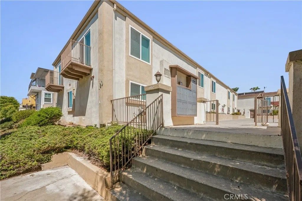 Photo of 120 S Francisca Avenue #18, Redondo Beach, CA 90277 (MLS # SB25276235)