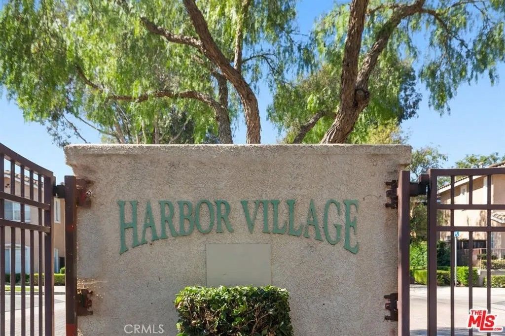 Photo of 1050 Harbor Heights #I, Harbor City, CA 90710 (MLS # PV25269734)