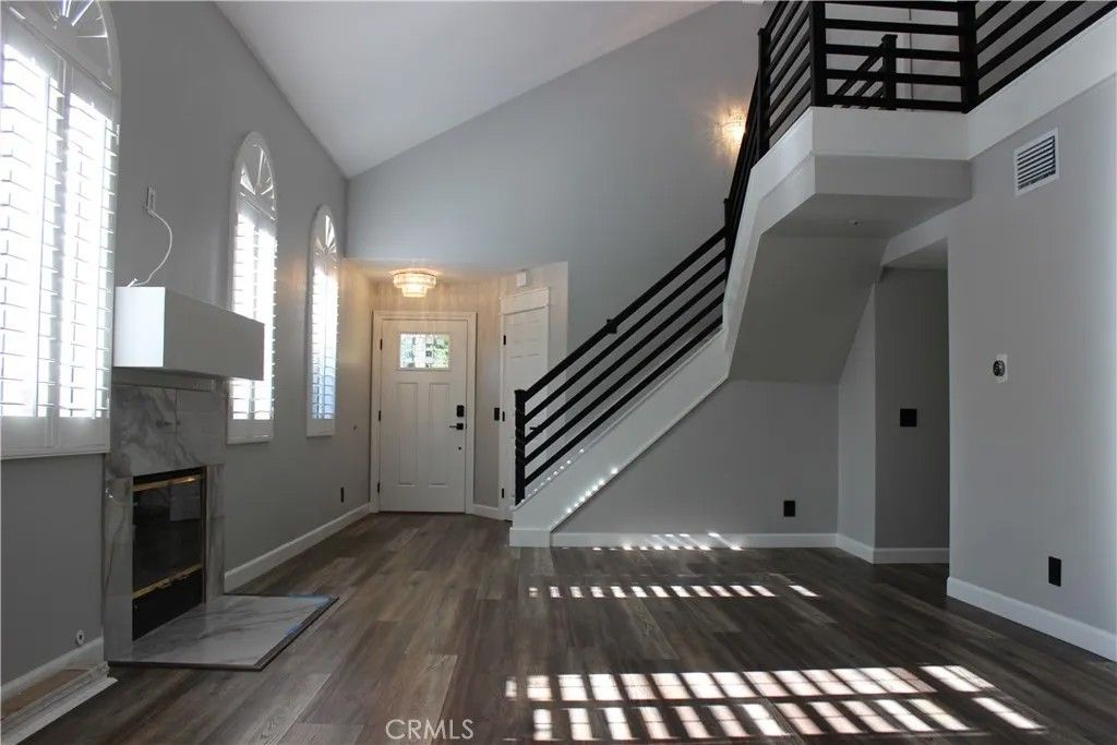 Photo of 9165 Noble Avenue, North Hills, CA 91343 (MLS # SR25279268)