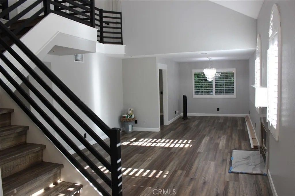 Photo of 9165 Noble Avenue, North Hills, CA 91343 (MLS # SR25279268)