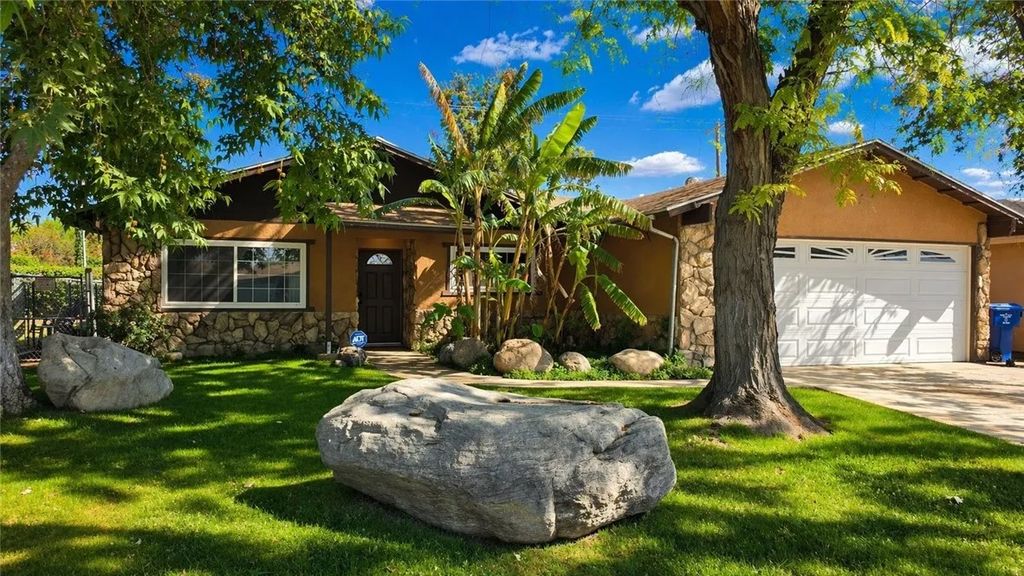 Photo of 1118 Washington Ave, Bakersfield, CA 93308 (MLS # NS26084220)