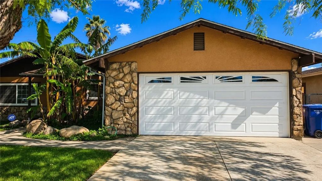 Photo of 1118 Washington Ave, Bakersfield, CA 93308 (MLS # NS26084220)