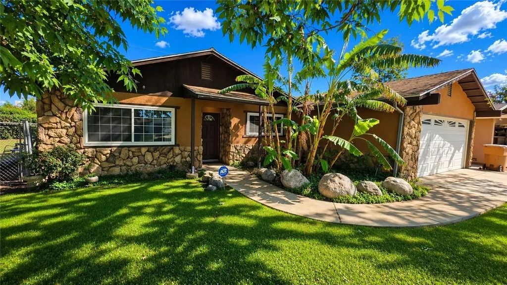 Photo of 1118 Washington Ave, Bakersfield, CA 93308 (MLS # NS26084220)