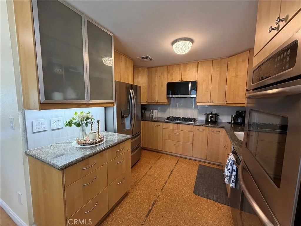 19231 Sherman Way 36
