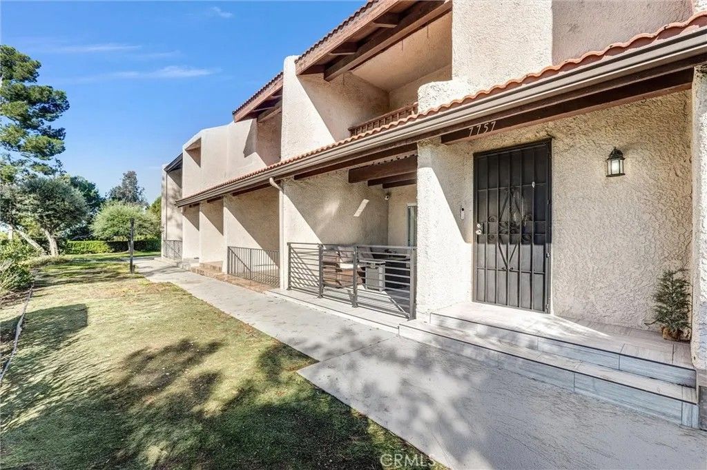 Photo of 7757 Via Rosa Maria, Burbank, CA 91504 (MLS # SR25275921)