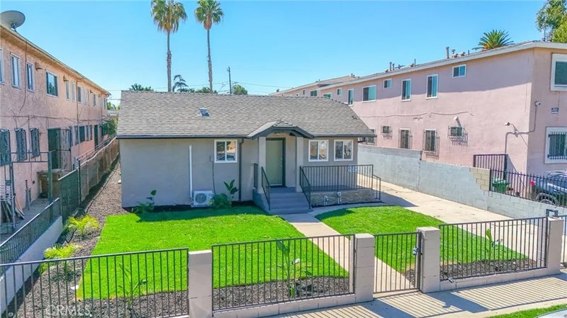 1324 W 106th