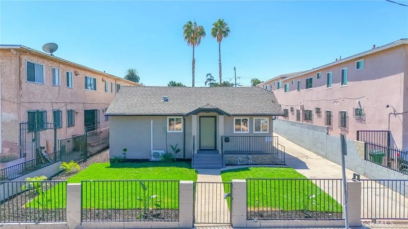 1324 W 106th