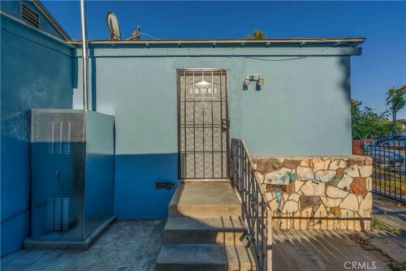 6121 E Olympic