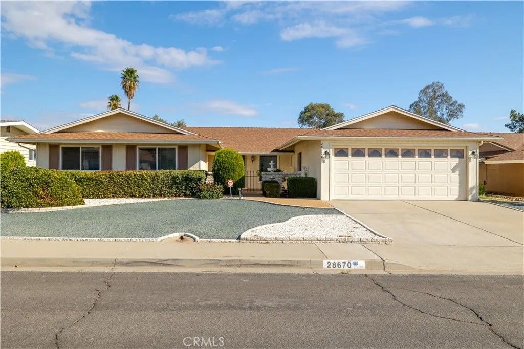 Photo of 28670 Portsmouth Dr, Menifee, CA 92586 (MLS # IV25260814)