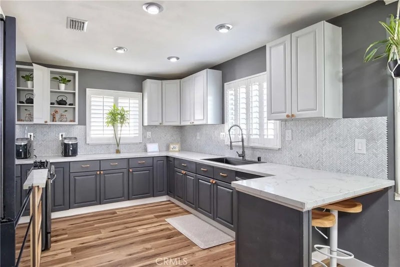 910 W Granada Court