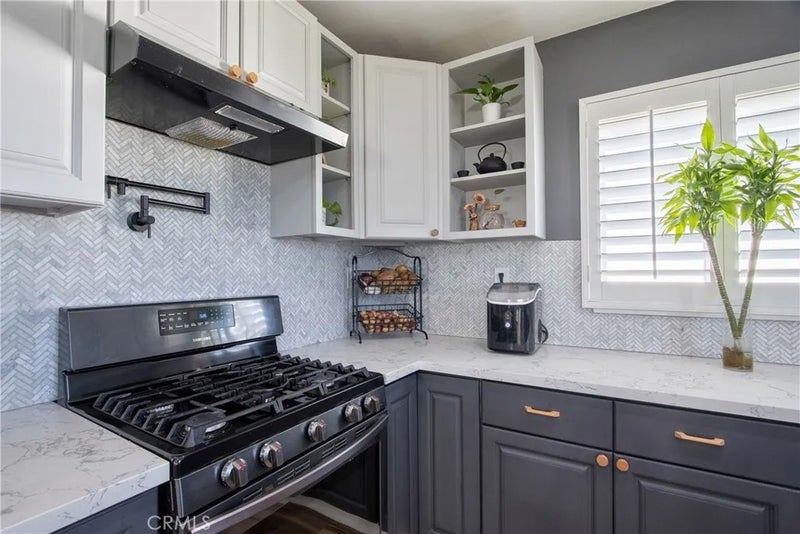 910 W Granada Court