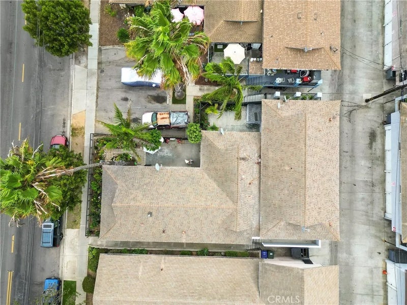 741 W 18th
