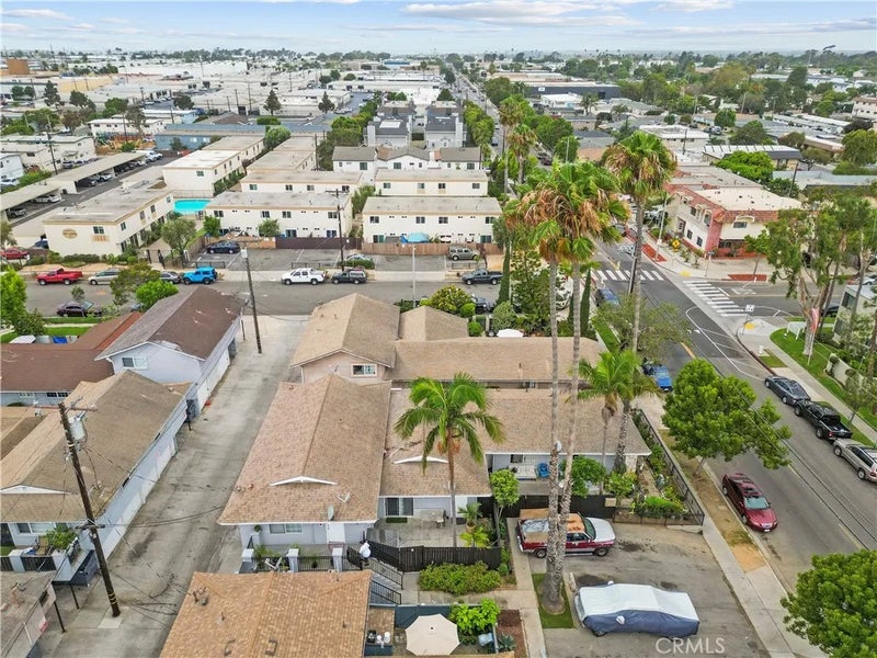 741 W 18th
