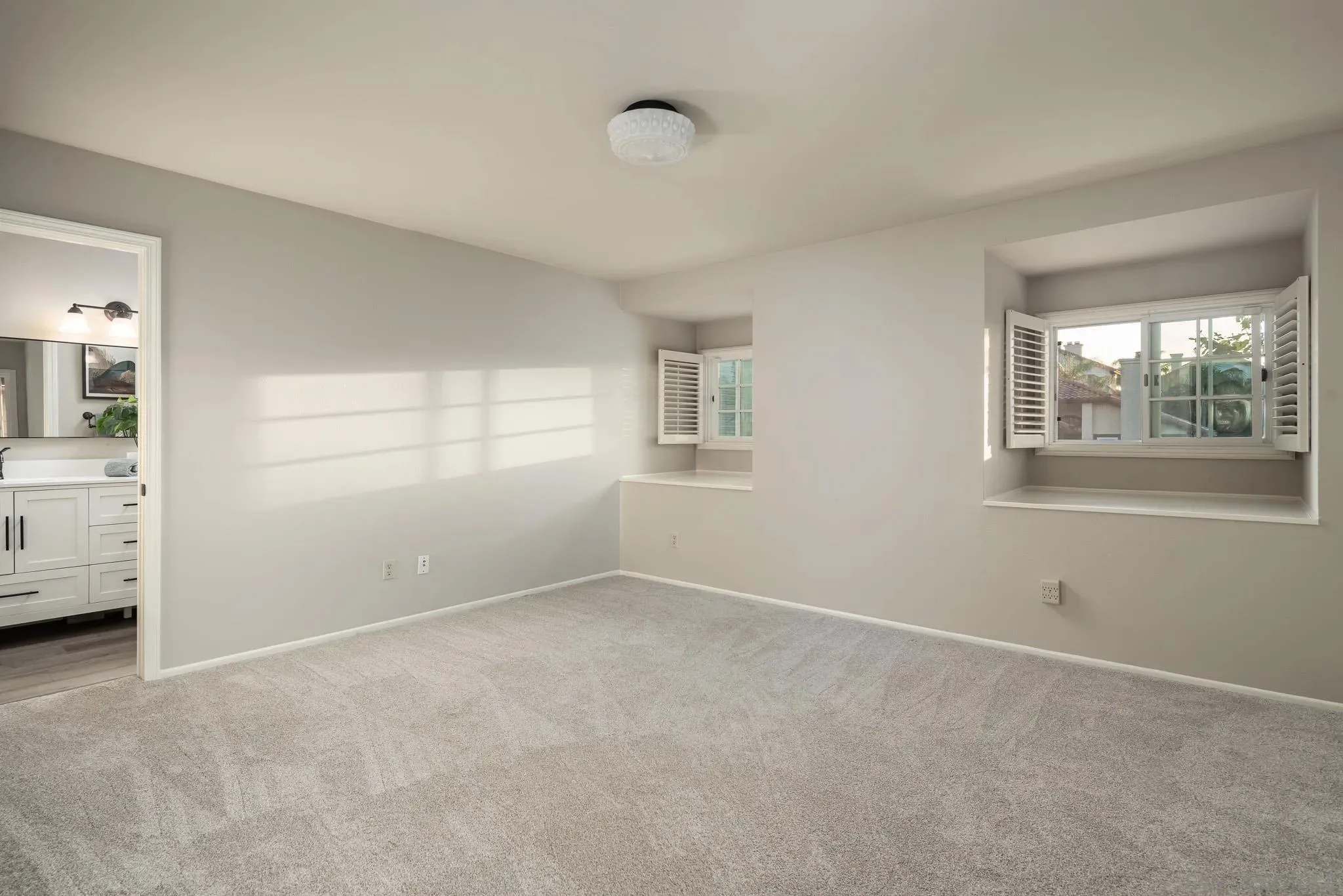 San Diego, California 92130, United States, 4 Bedrooms Bedrooms, ,4 BathroomsBathrooms,Residential,Active,198635