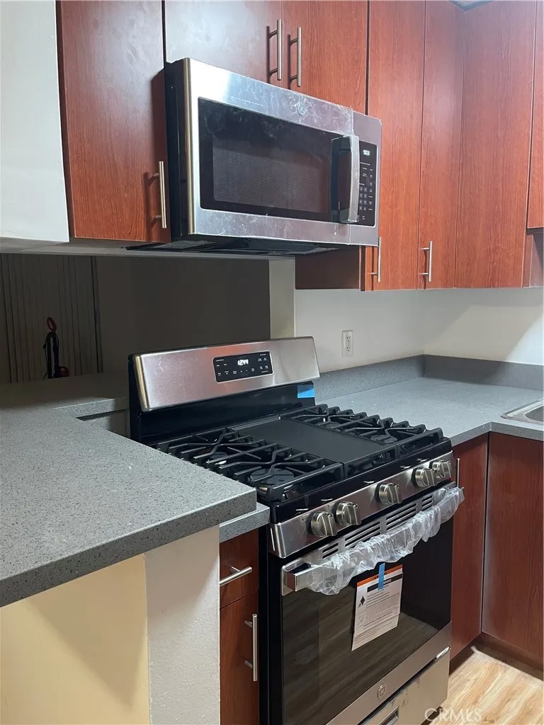 272 W Tujunga Avenue