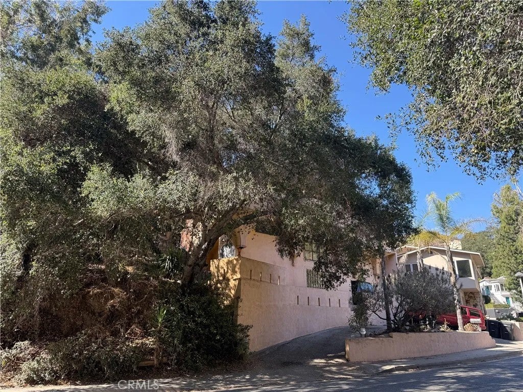 2567 E Chevy Chase
