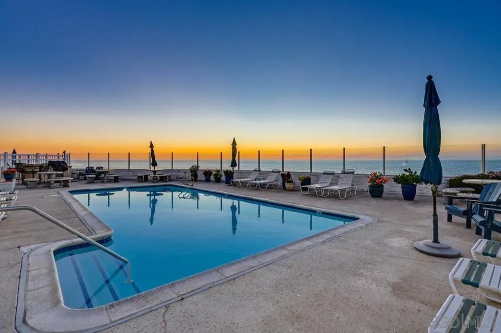 5015 Santa Cruz Ave 209