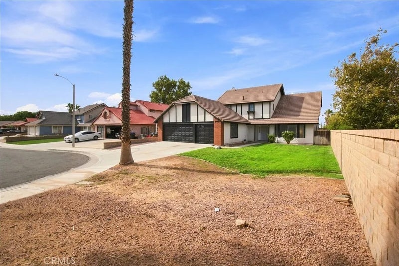 2001 Comstock Court