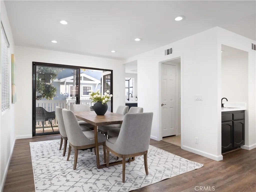 212 Mayfair