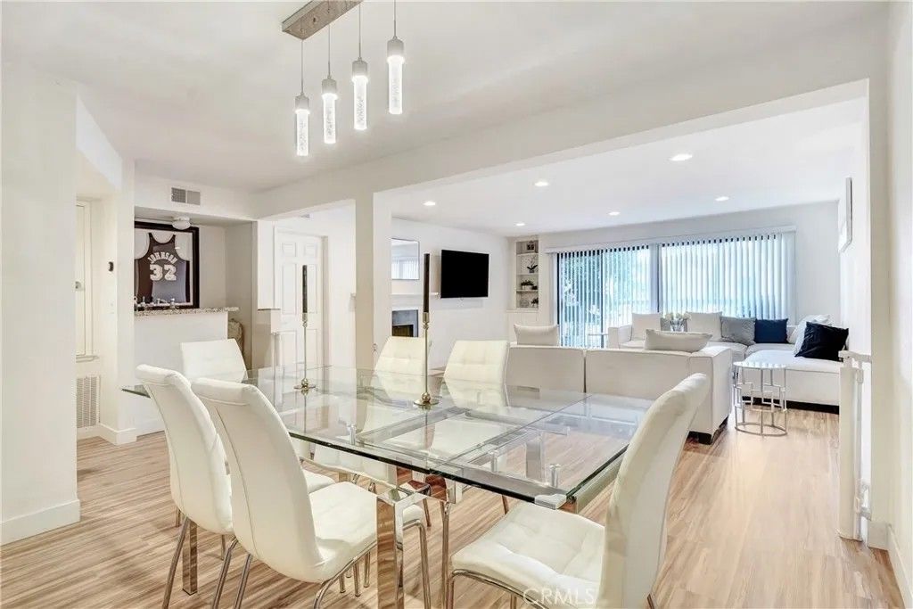 Photo of 18324 Clark St #119, Tarzana, CA 91356 (MLS # SR26078041)