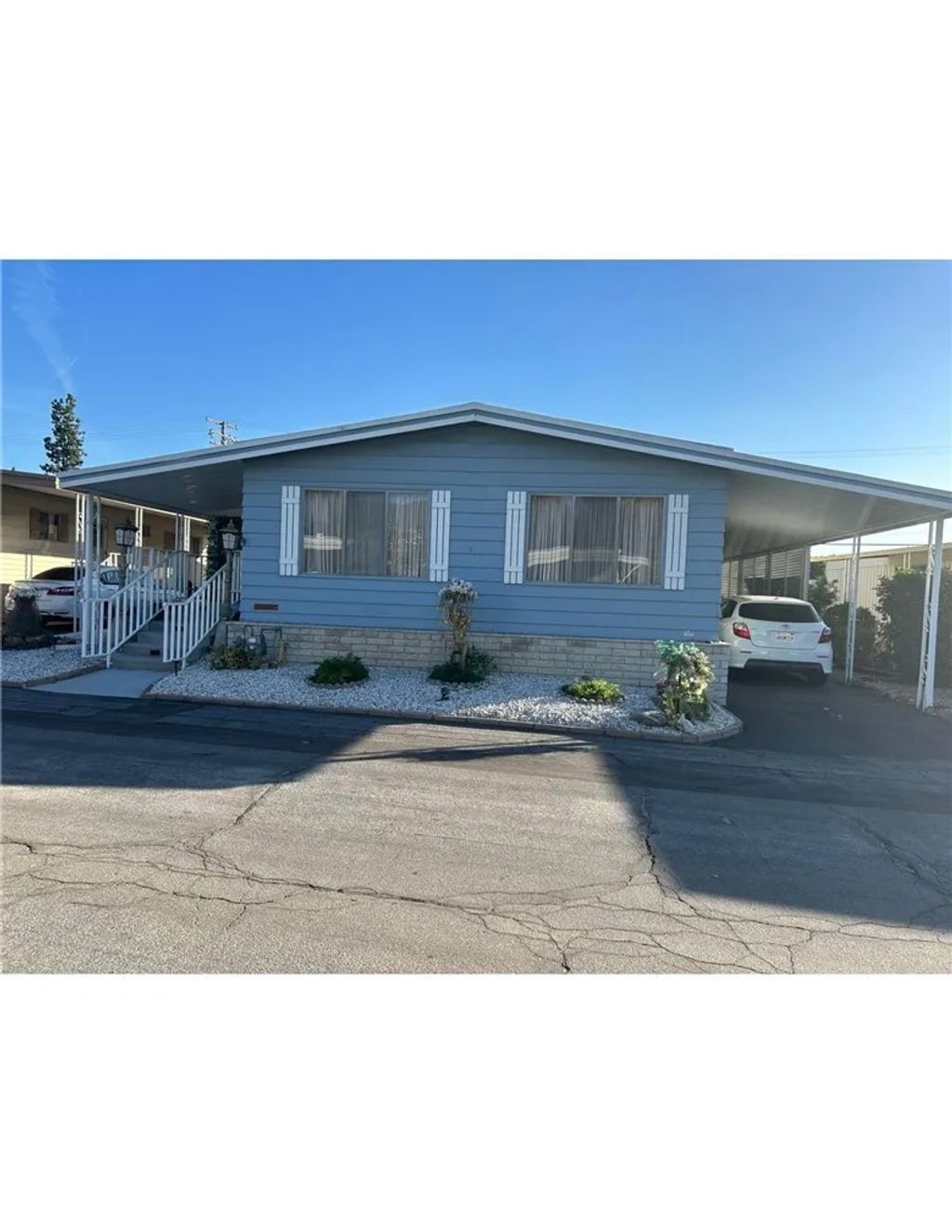 Photo of 840 E Azusa #144, Azusa, CA 91702 (MLS # MB25273576)