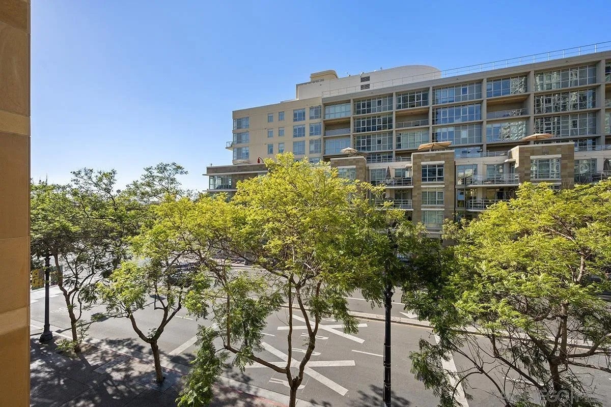 1325 Pacific Highway 313