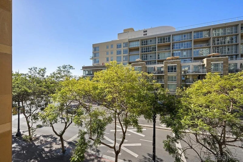 1325 Pacific Highway 313