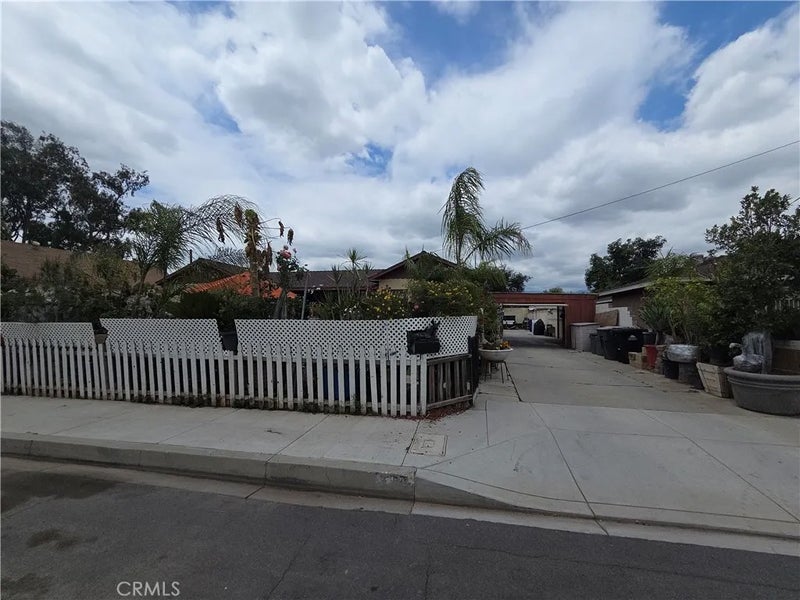 322 W Phillips