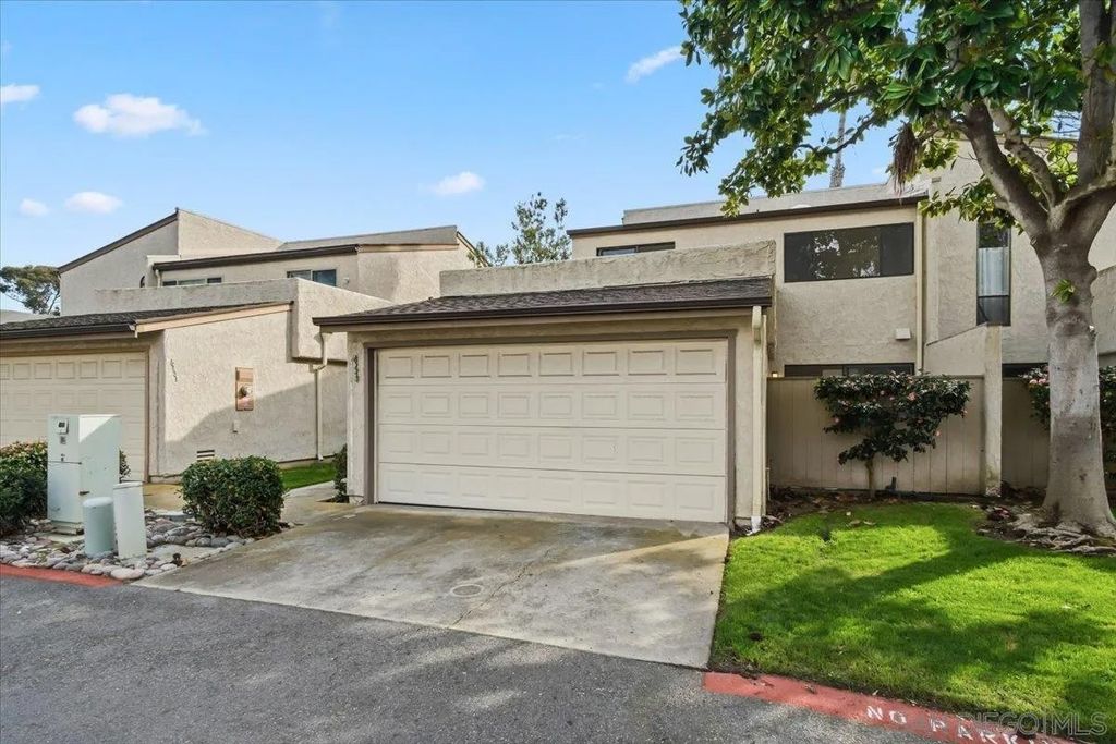 Photo of 8725 Caminito Abrazo, La Jolla, CA 92037 (MLS # 260001950)
