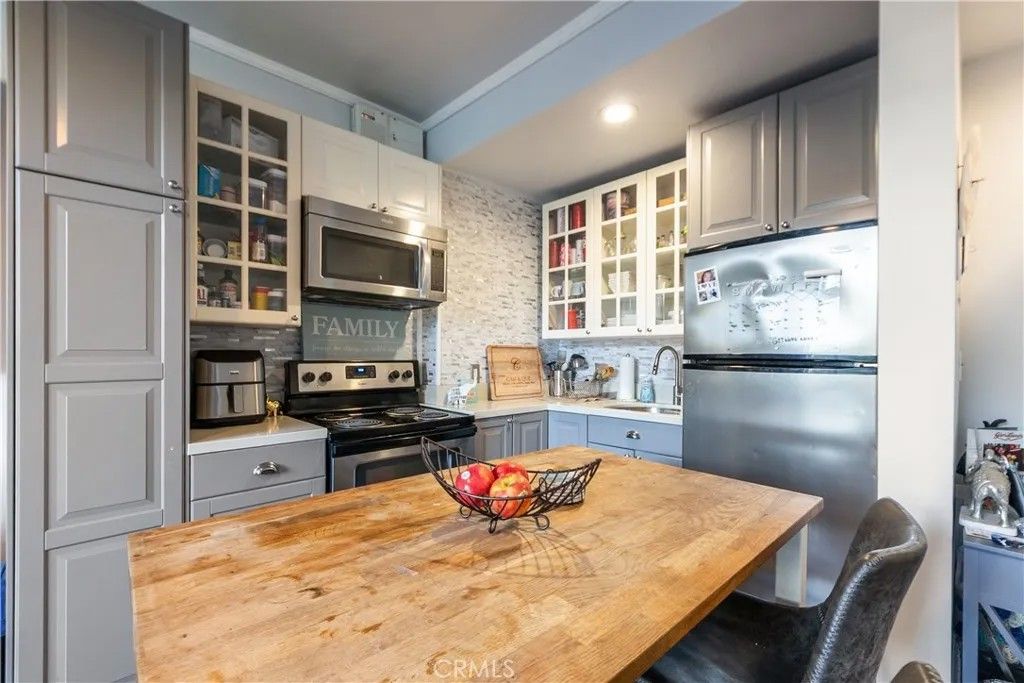 Photo of 140 Linden Avenue #324, Long Beach, CA 90802 (MLS # PW26002562)