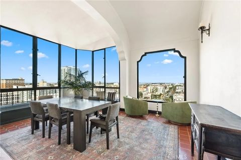 Photo of 140 Linden Avenue #324, Long Beach, CA 90802 (MLS # PW26002562)