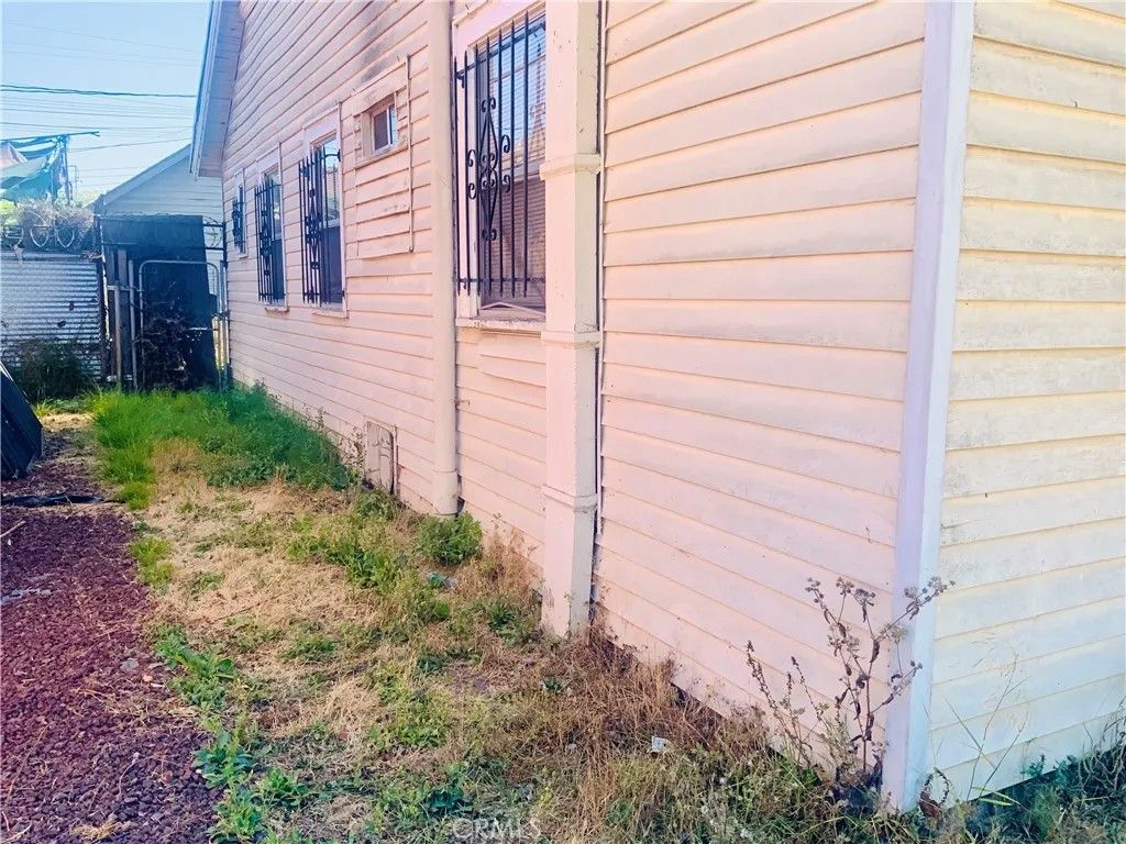 Photo of 1010 W 77th Street, Los Angeles, CA 90044 (MLS # DW24243533)