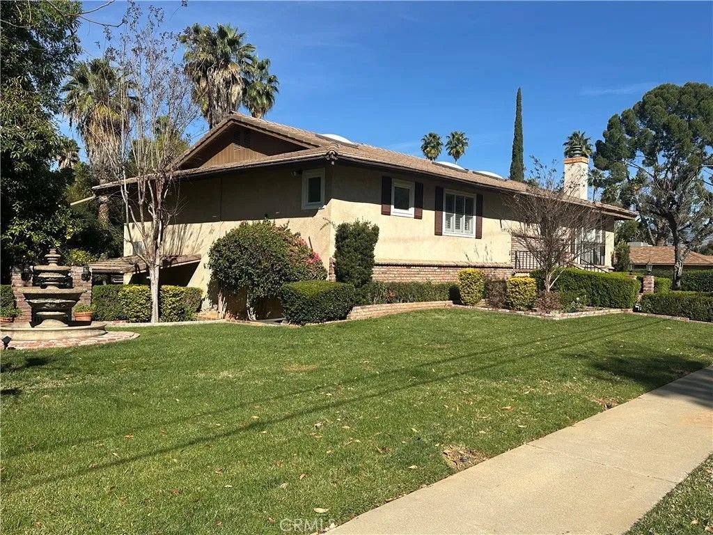 Photo of 1370 Oak Street, Redlands, CA 92373 (MLS # OC26032367)