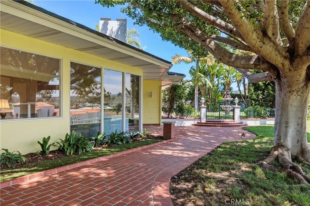 2086 Playa Road
