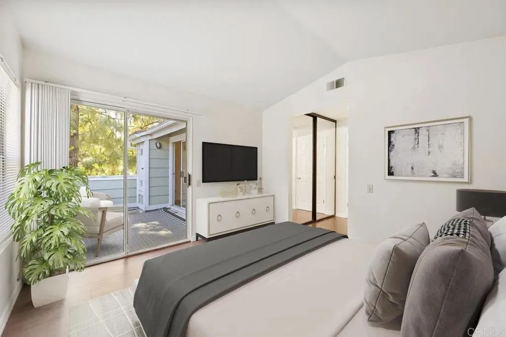 San Diego, California 92130, United States, 2 Bedrooms Bedrooms, ,2 BathroomsBathrooms,Residential,Active,241875