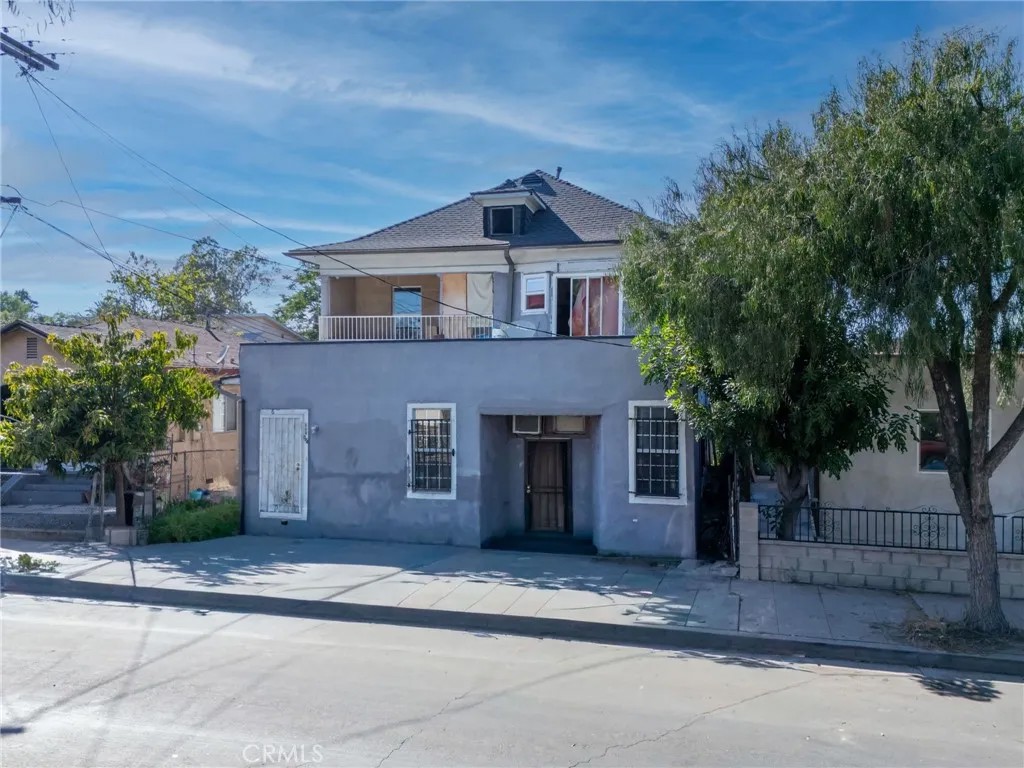 669 N Boyle