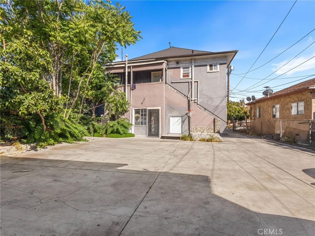 669 N Boyle