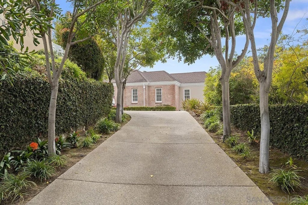 Photo of 7612 Hillside Dr, La Jolla, CA 92037 (MLS # 260021494)