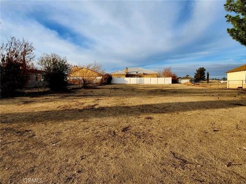 Photo of 14762 Hartford Ln, Helendale, CA 92342 (MLS # DW25280059)