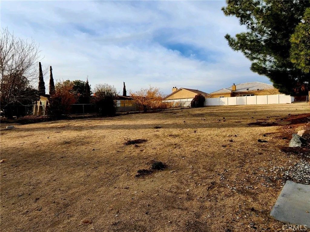 Photo of 14762 Hartford Ln, Helendale, CA 92342 (MLS # DW25280059)