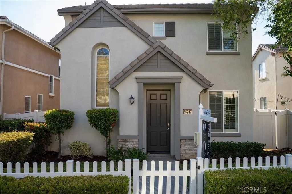 Photo of 35717 Filaree Ln, Murrieta, CA 92562 (MLS # SW25225187)
