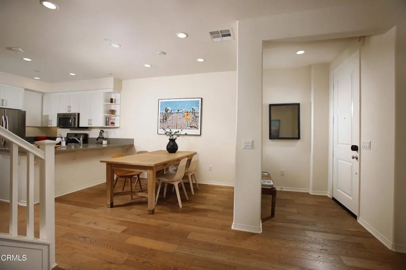281 N Mar Vista 14