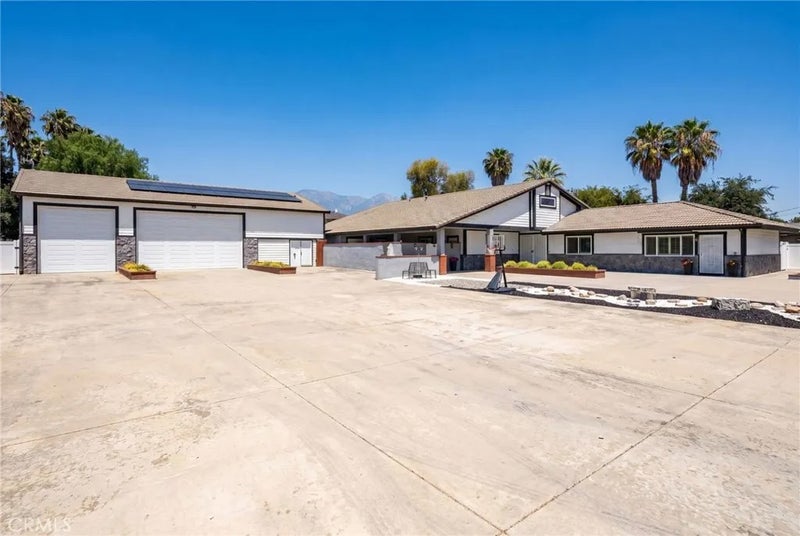3742 Pilgrims Way