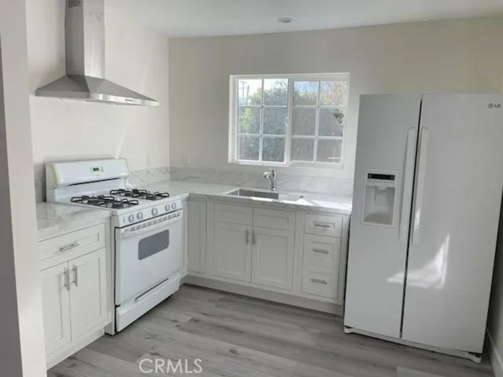 Photo of 7019 Geyser Avenue, Reseda, CA 91335 (MLS # SR26043981)