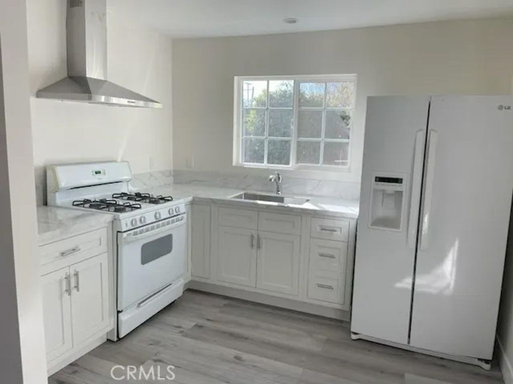 Photo of 7019 Geyser Avenue, Reseda, CA 91335 (MLS # SR26043981)