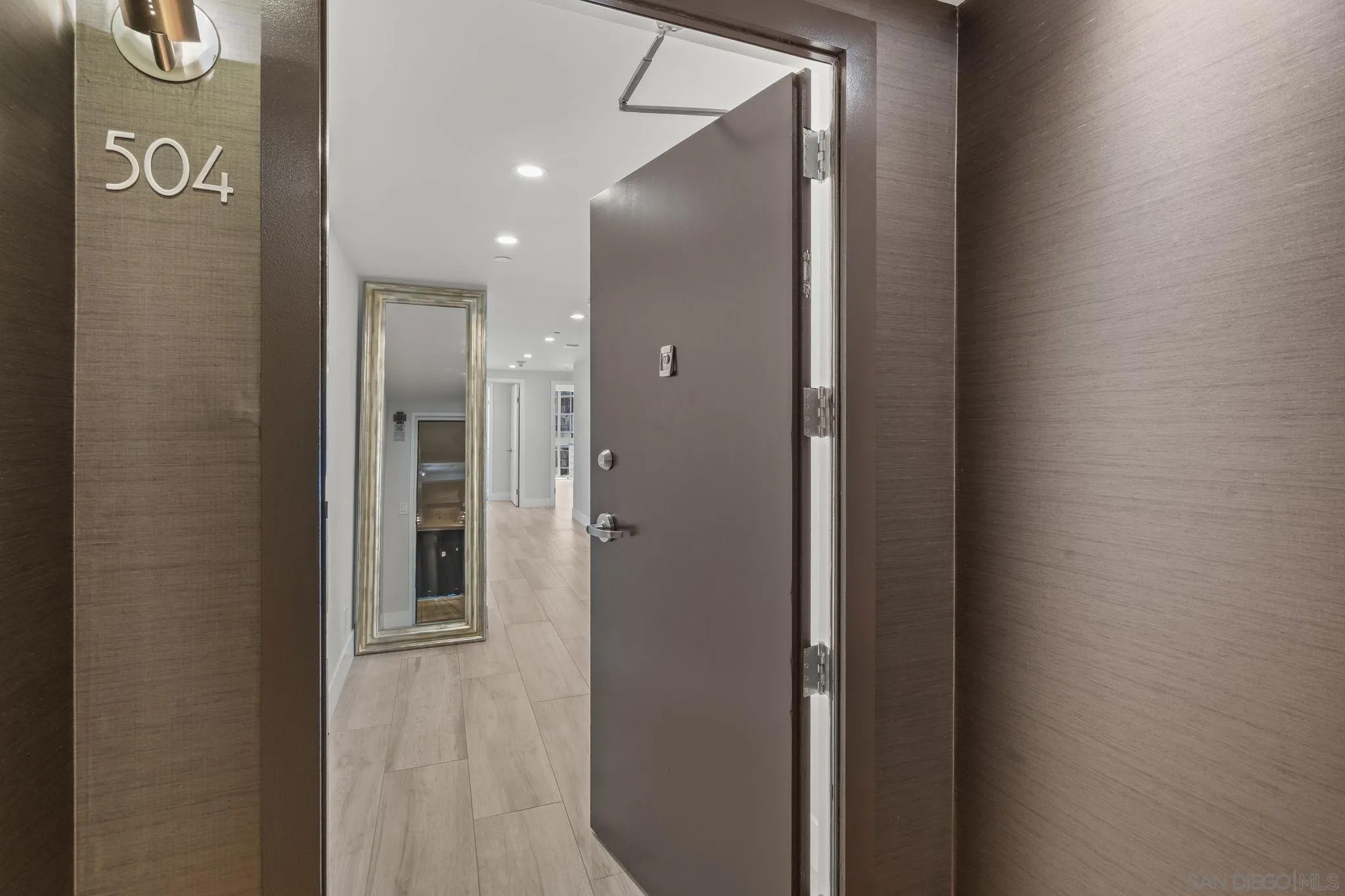 1750 Avenida del Mundo 504