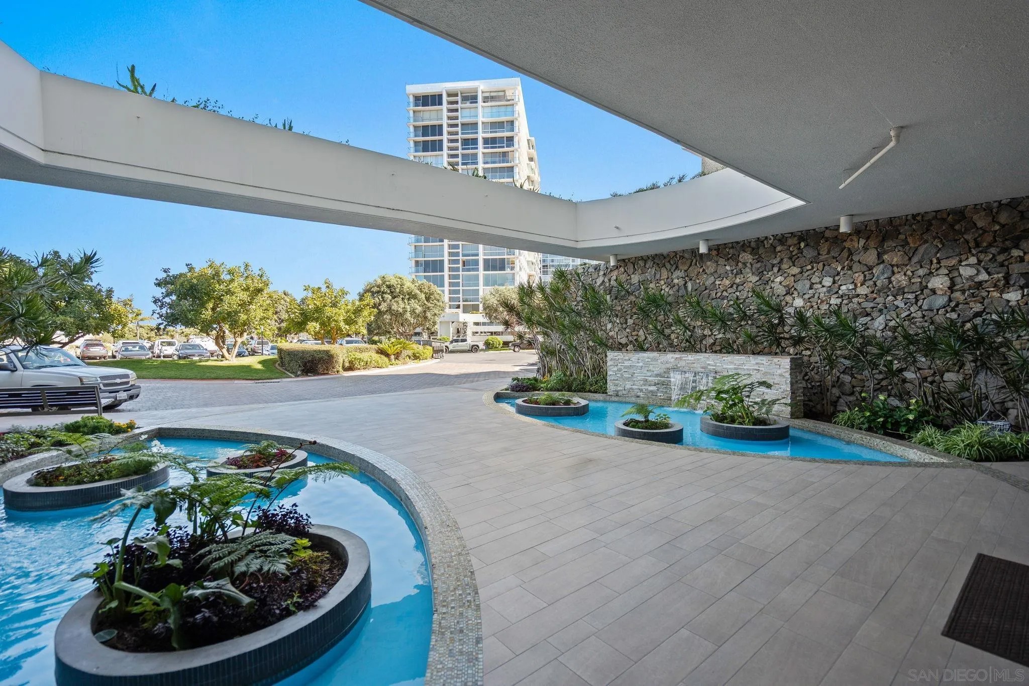 1750 Avenida del Mundo 504