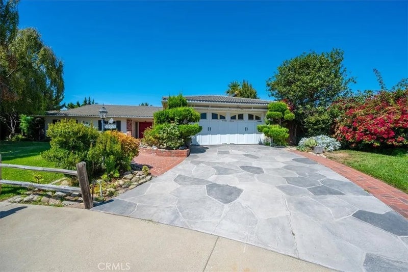 4301 Lynnhurst Circle